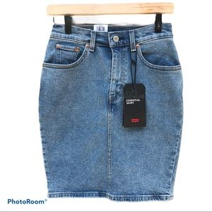 NWT Levi’s Premium Midi Denim Skirt Size 25